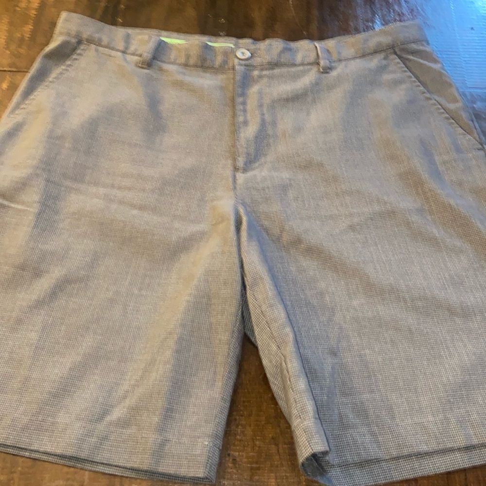 Men’s size 38 Golf Short IZOD